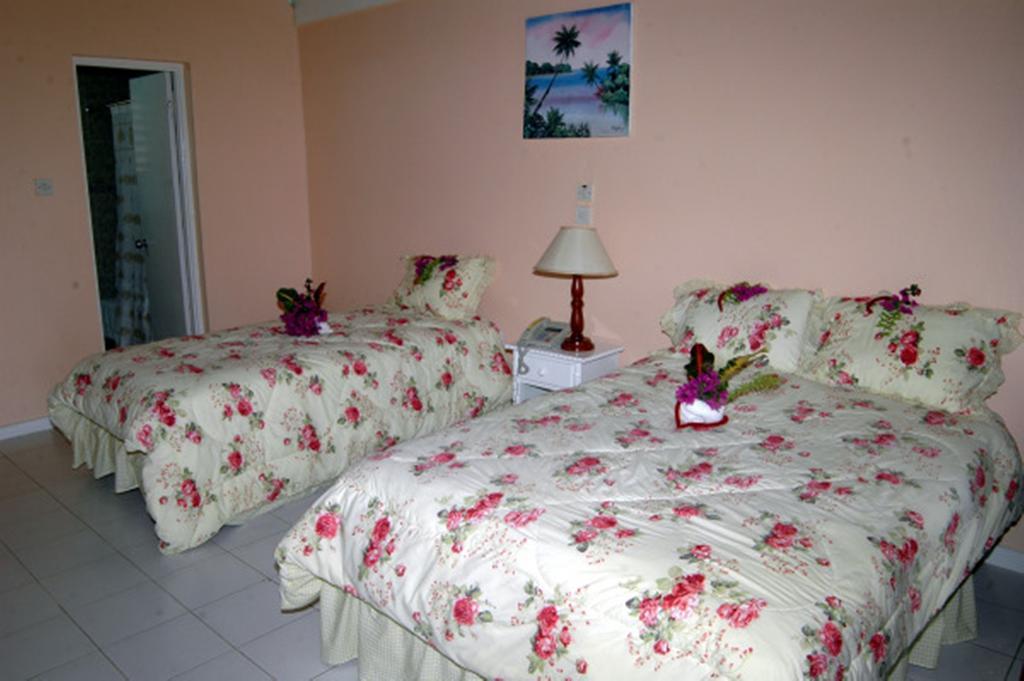 Our Past Time Hotel Negril Room photo