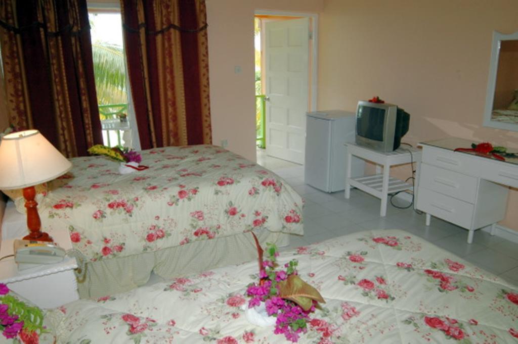 Our Past Time Hotel Negril Room photo